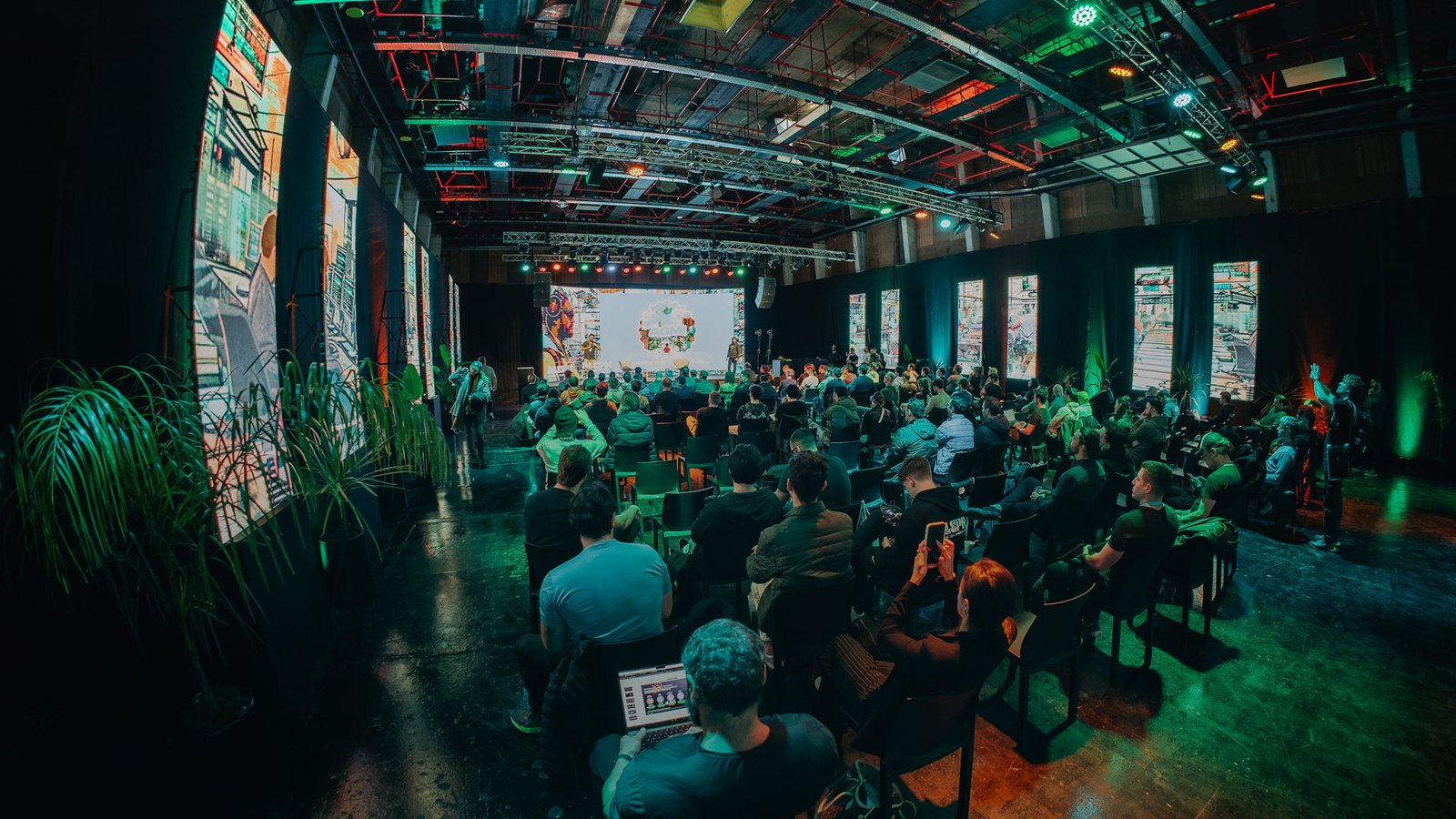 Somos una productora audiovisual que trabaja de forma integral y flexible ofreciendo un servicio completo y de calidad priorizando cada uno de los deseos de nuestros clientes. Desde contenido para redes hasta transmisiones de shows en vivo, te garantizamos seguridad y confianza sobre un producto innovador, atrapante y profesional.